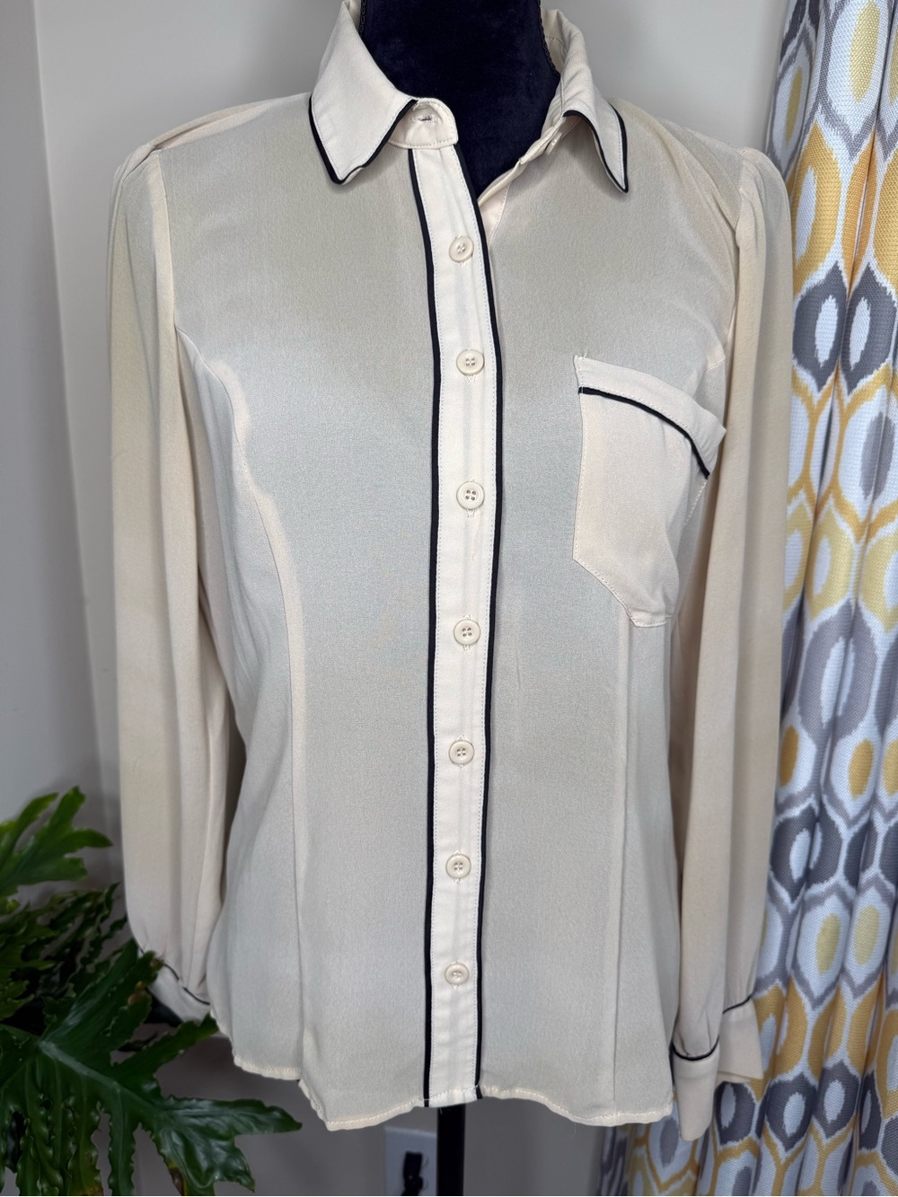 XOXO Cream Button-Up Shirt with Black Trim Size Medium